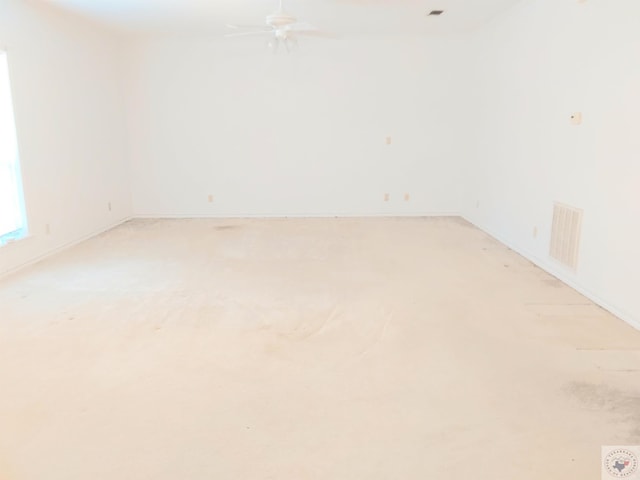 empty room with ceiling fan