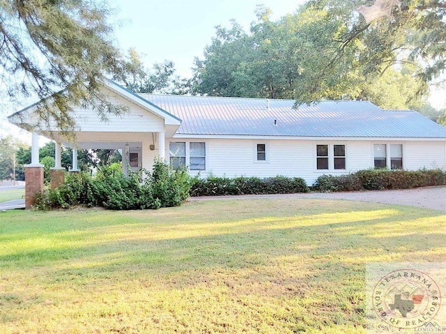 ranch-style home with a front yard