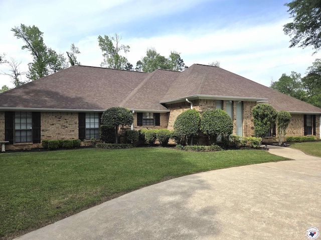 30 Hickory Oak Ln, Texarkana, TX 75501 - ranch-style home featuring brick siding, a shingled roof, and a front yard