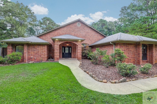 view of front of home with a front lawn