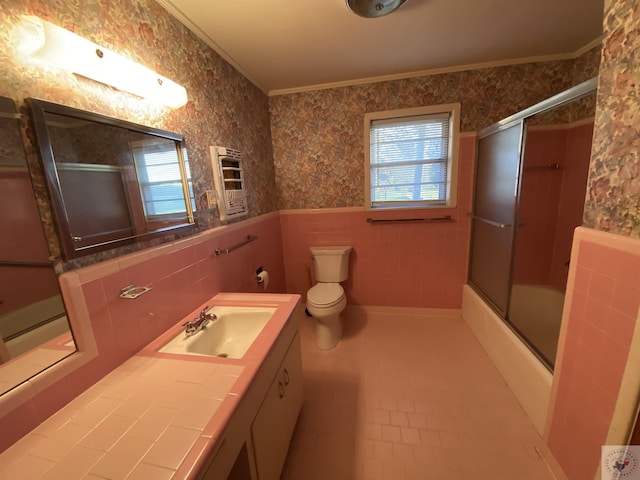 full bathroom with a healthy amount of sunlight, toilet, enclosed tub / shower combo, and ornamental molding