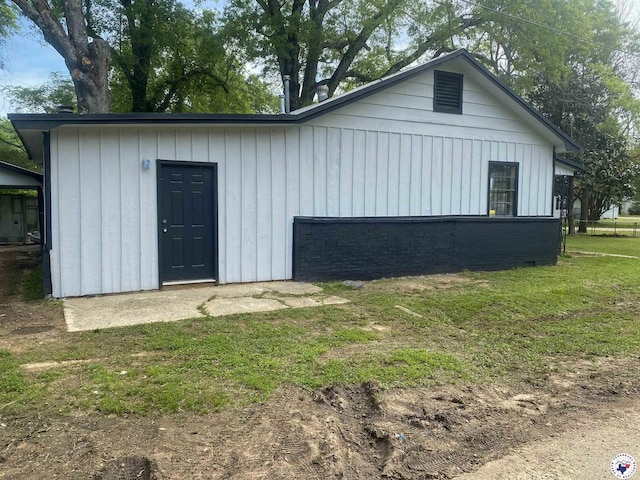 100 Roosevelt St, Hooks, TX 75561 - view of outdoor structure