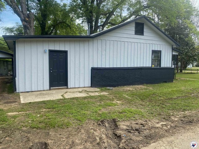 100 Roosevelt St, Hooks, TX 75561 - view of outbuilding