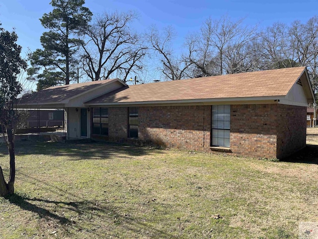 back of house featuring a yard