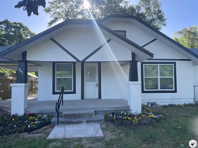 401 S State Line Ave, Texarkana, AR 71854 - bungalow-style house featuring stucco siding, covered porch, and fence