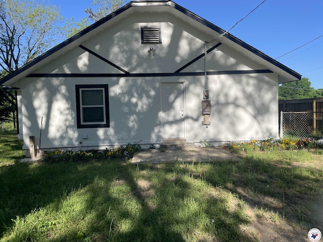 401 S State Line Ave, Texarkana, AR 71854 - view of home's exterior featuring stucco siding and fence