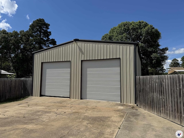 6515 N Kings Hwy, Texarkana, TX 75503 - detached garage with fence