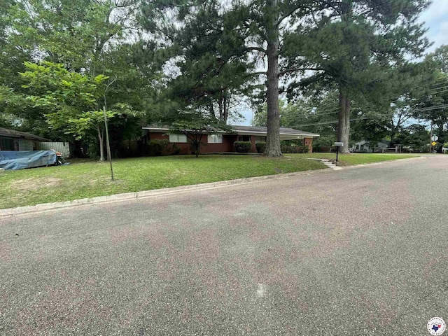 3123 Hickory St, Texarkana, AR 71854 - view of front facade with a front yard