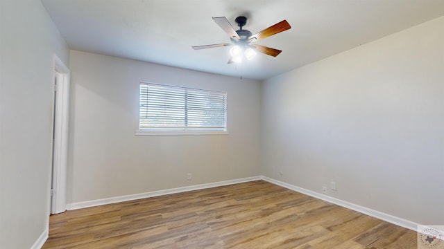 empty room featuring light hardwood / wood-style floors and ceiling fan