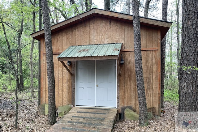 view of outdoor structure