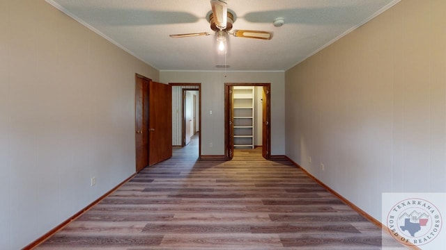 spare room featuring crown molding, light wood-type flooring, a textured ceiling, and ceiling fan