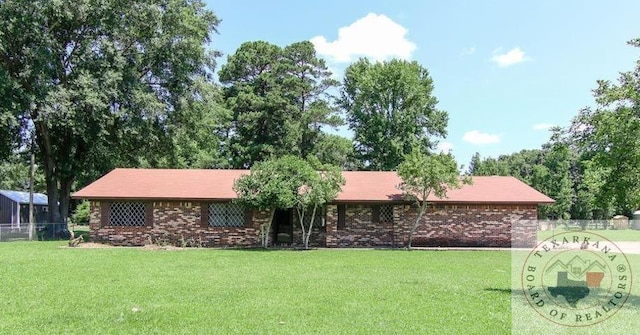 ranch-style house featuring a front lawn