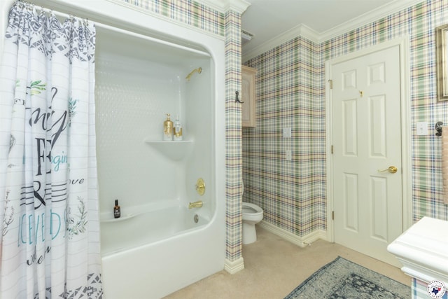 7 Brittan Pl, Texarkana, TX 75503 - bathroom featuring crown molding, shower / tub combo, toilet, and wallpapered walls