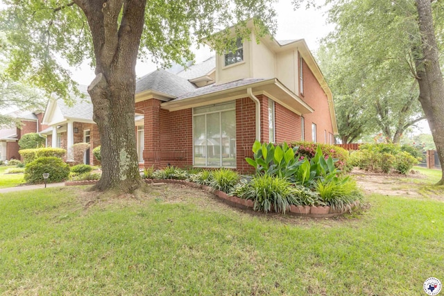 7 Brittan Pl, Texarkana, TX 75503 - view of front of home featuring brick siding, a front yard, and roof with shingles