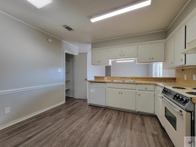 kitchen with white appliances, a textured ceiling, light hardwood / wood-style floors, sink, and kitchen peninsula