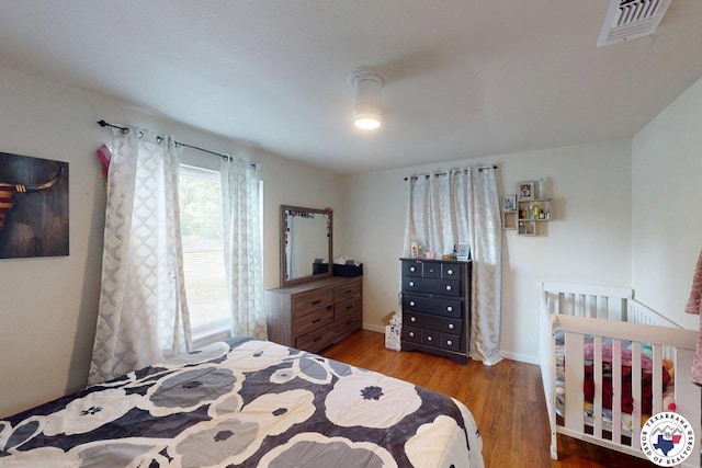 1205 W 40th St, Texarkana, TX 75501 - bedroom featuring wood finished floors, baseboards, and a ceiling fan