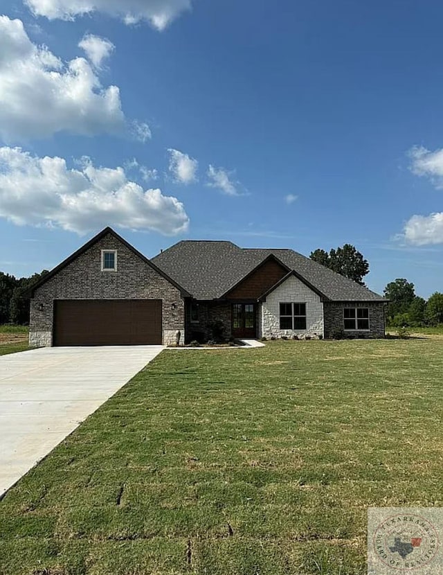 view of front of home featuring a garage and a front yard