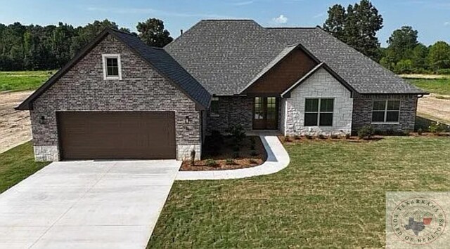 view of front of property with a front yard