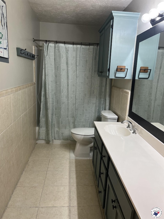 3609 Belmont Ave, Texarkana, AR 71854 - bathroom featuring vanity, a textured ceiling, tile patterned floors, and a shower with shower curtain