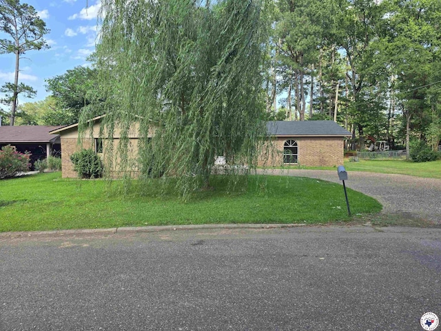 1405 S Fulton St, Hope, AR 71801 - view of front of home with a front yard and brick siding