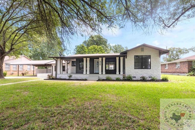 view of front of home with covered porch and a front lawn