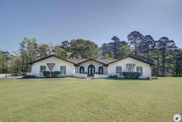 986 Texas Highway 77 W, Atlanta, TX 75551 - ranch-style house featuring stucco siding and a front lawn