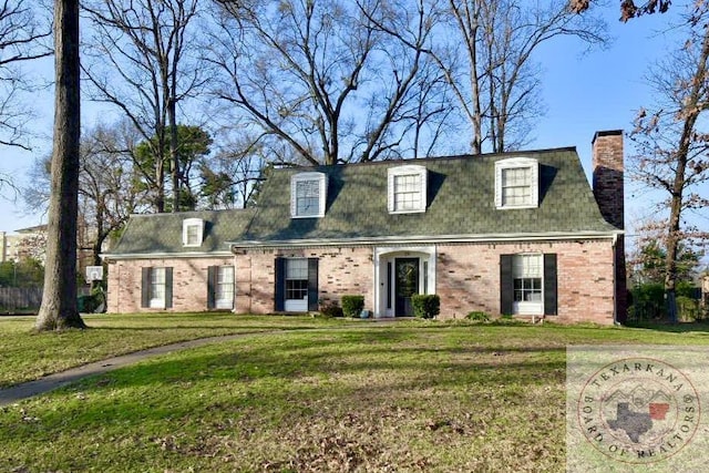 new england style home featuring a front lawn