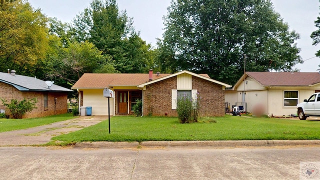 ranch-style home featuring a front yard