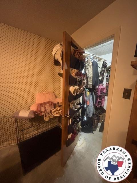 4903 Charleston St, Texarkana, AR 71854 - view of spacious closet