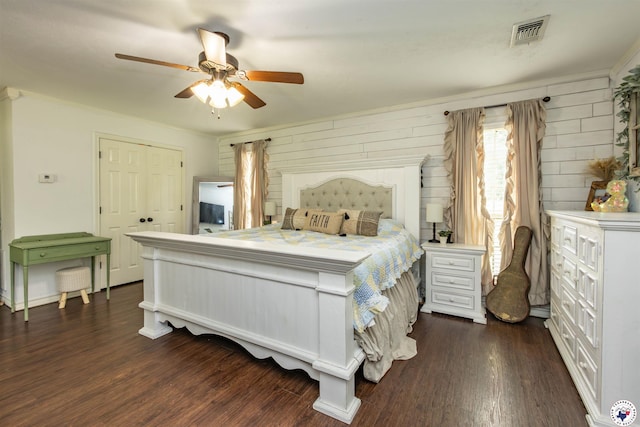 205 S Park Dr, New Boston, TX 75570 - bedroom featuring dark wood finished floors and a ceiling fan