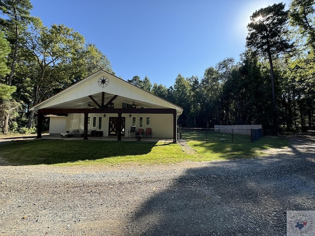 view of front of property featuring a patio, a front yard, ceiling fan, and fence