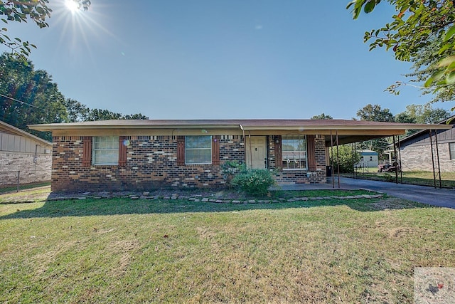 view of front of home with a front lawn and a carport