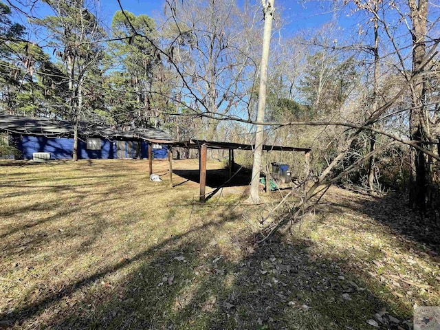 view of yard featuring a water view