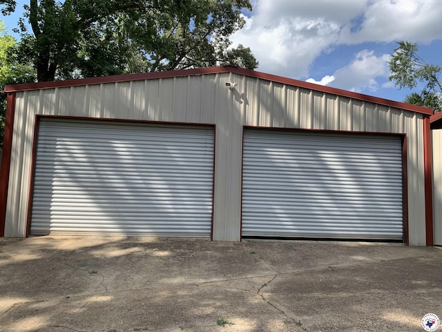 308 Eleanor St, Atlanta, TX 75551 - view of detached garage
