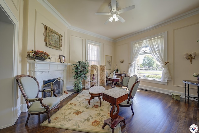 501 Main St, Texarkana, TX 75501 - living area featuring wood finished floors, visible vents, a premium fireplace, crown molding, and ceiling fan