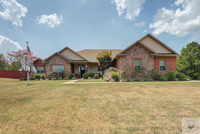 craftsman house featuring a front lawn