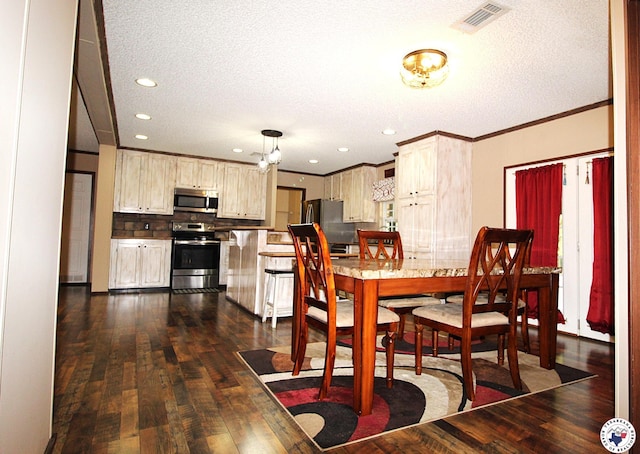 632 White Oak Rd, Maud, TX 75567 - dining area with dark wood-type flooring, crown molding, a textured ceiling, and recessed lighting