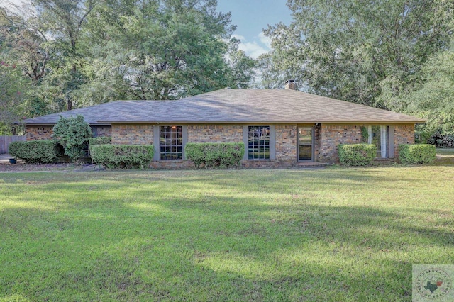 single story home with a front yard