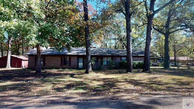 ranch-style house featuring brick siding