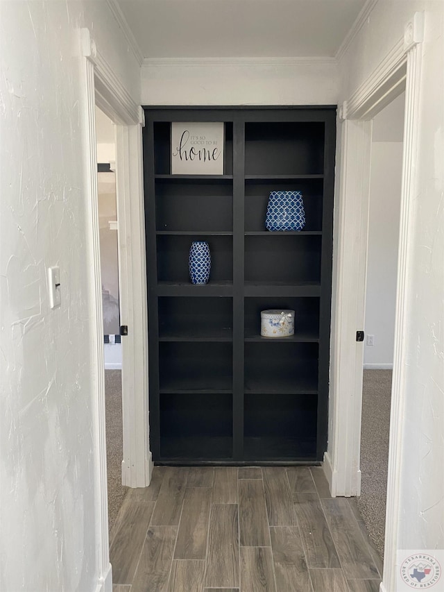 details with crown molding and wood tiled floor