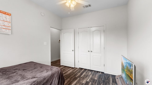 6 Meredith Way, Texarkana, TX 75501 - bedroom featuring visible vents, ceiling fan, wood finished floors, and a closet