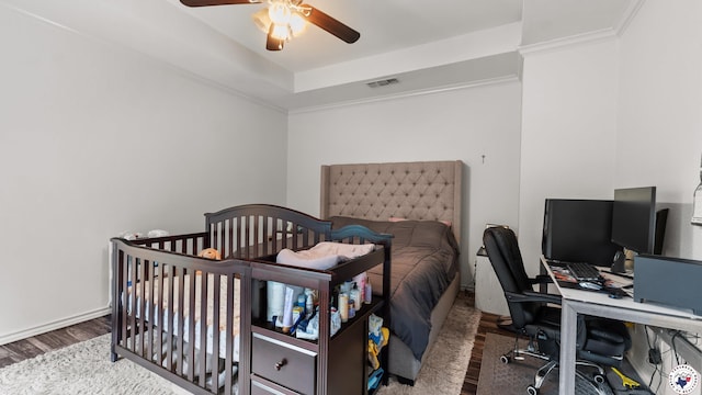 6 Meredith Way, Texarkana, TX 75501 - bedroom featuring ceiling fan, visible vents, wood finished floors, baseboards, and a tray ceiling