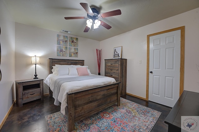 bedroom with ceiling fan