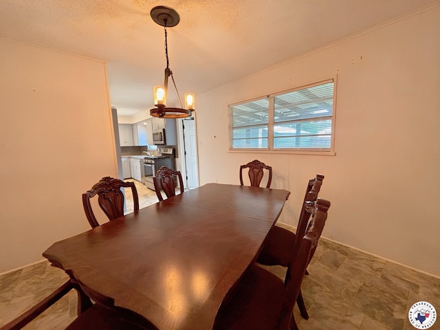 3703 Hickory St, Texarkana, AR 71854 - dining space with baseboards