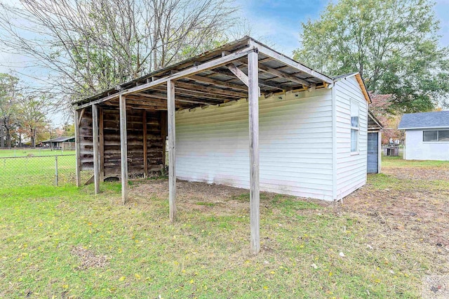 view of outbuilding featuring a carport and a yard