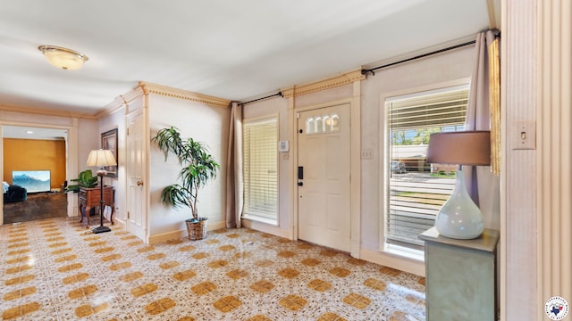 foyer featuring baseboards