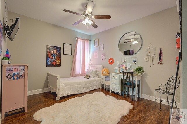 bedroom featuring a ceiling fan, baseboards, and wood finished floors