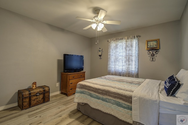 bedroom with baseboards, light wood-style floors, and a ceiling fan