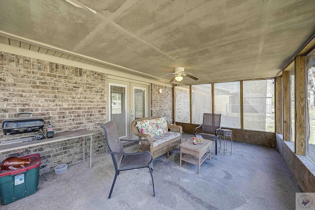 sunroom featuring a healthy amount of sunlight and a ceiling fan