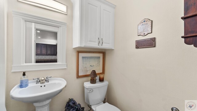 bathroom featuring toilet and a sink